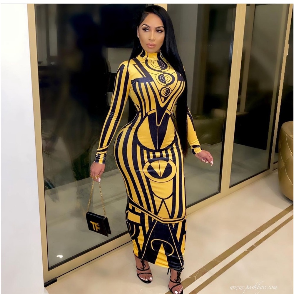 💛🖤 London Velvet Midi Dress 💛🖤
